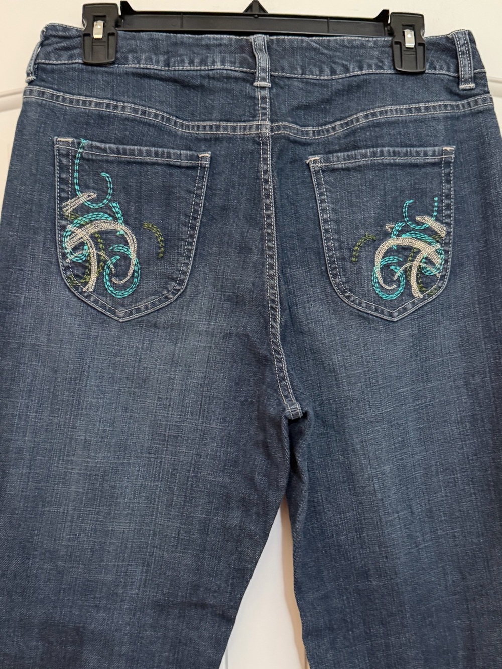 Chico's Platinum Dark Wash Boot-Cut Jeans Embroidered Pockets Sz 1.5R (10R)